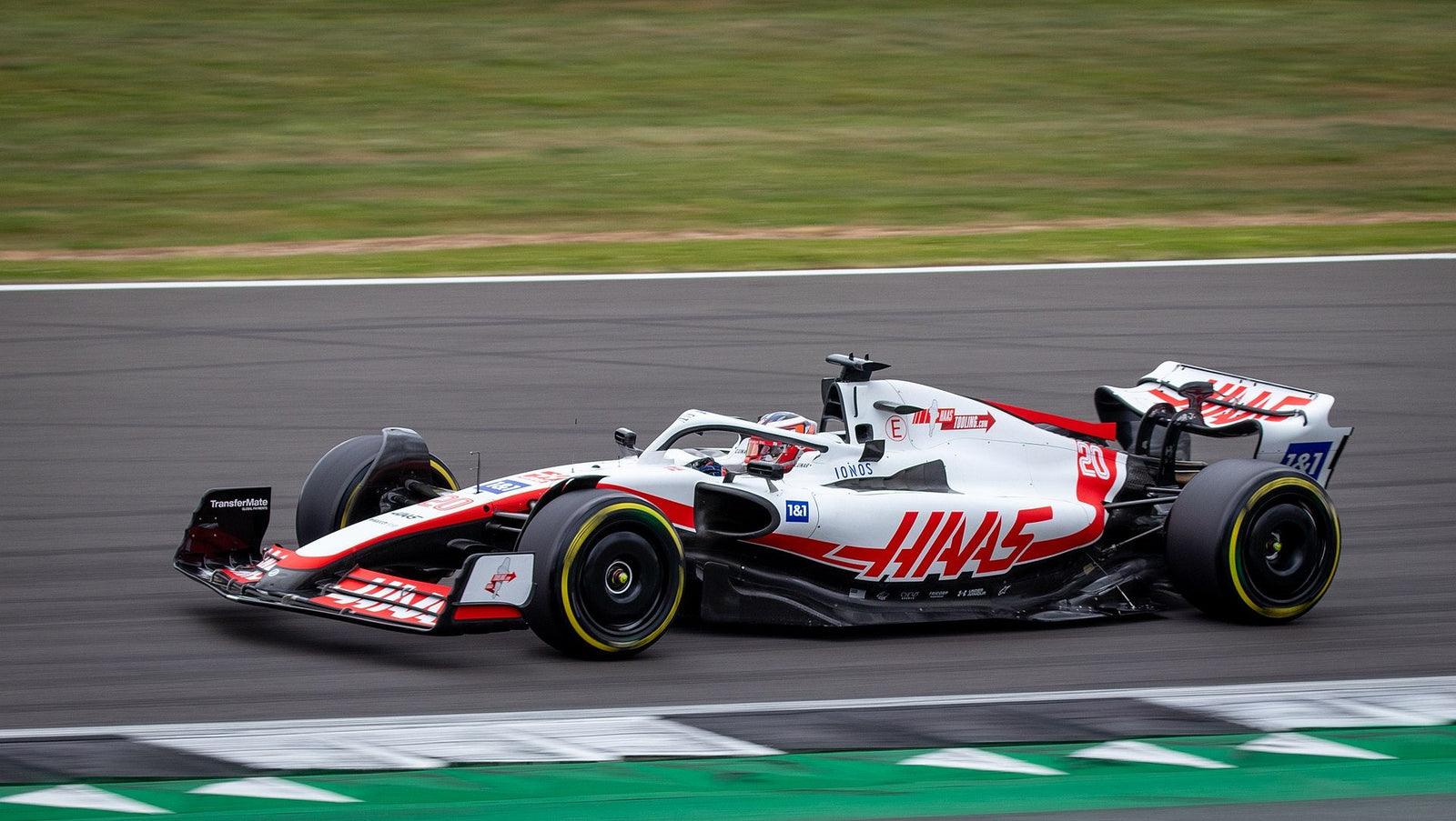 Cadillac Wkracza na Szczyt F1! Czy Szykuje się Wielki Transfer?