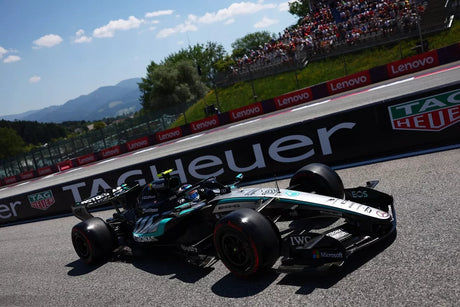 Antonelli wygrywa GP Włoch mimo kary Mercedesa