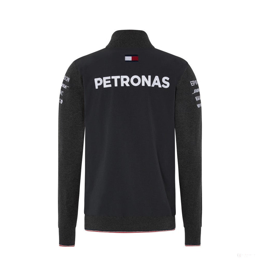 Szary sweter Mercedes, zespół, 2018