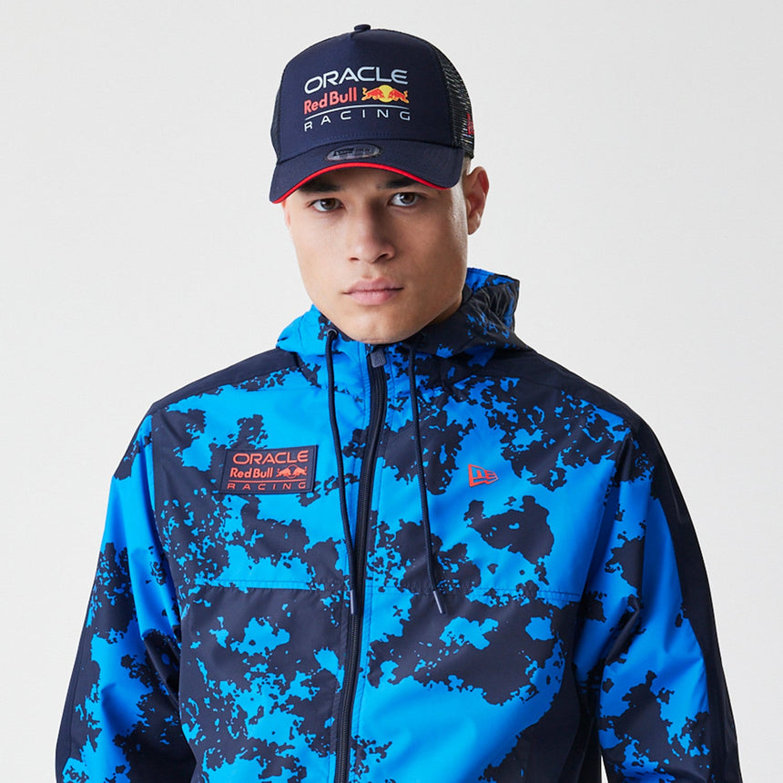 Kurtka Red Bull Racing Windrunner marki New Era w kamuflażu, niebieska