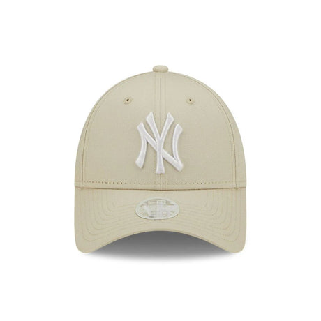 Damska czapka New Era NY Yankees 9FORTY regulowana, biała